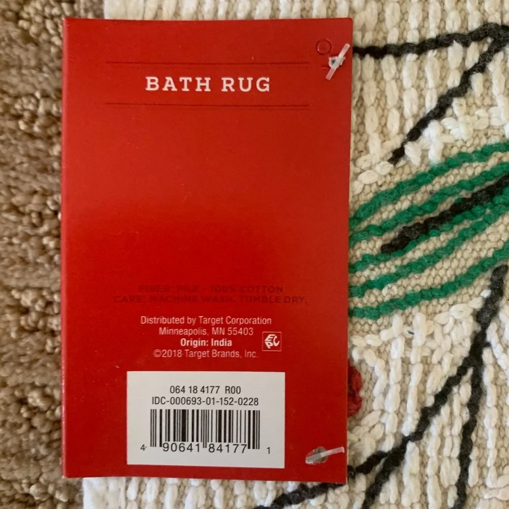 NWT Wondershop Holiday Bath Rug with Wreath design